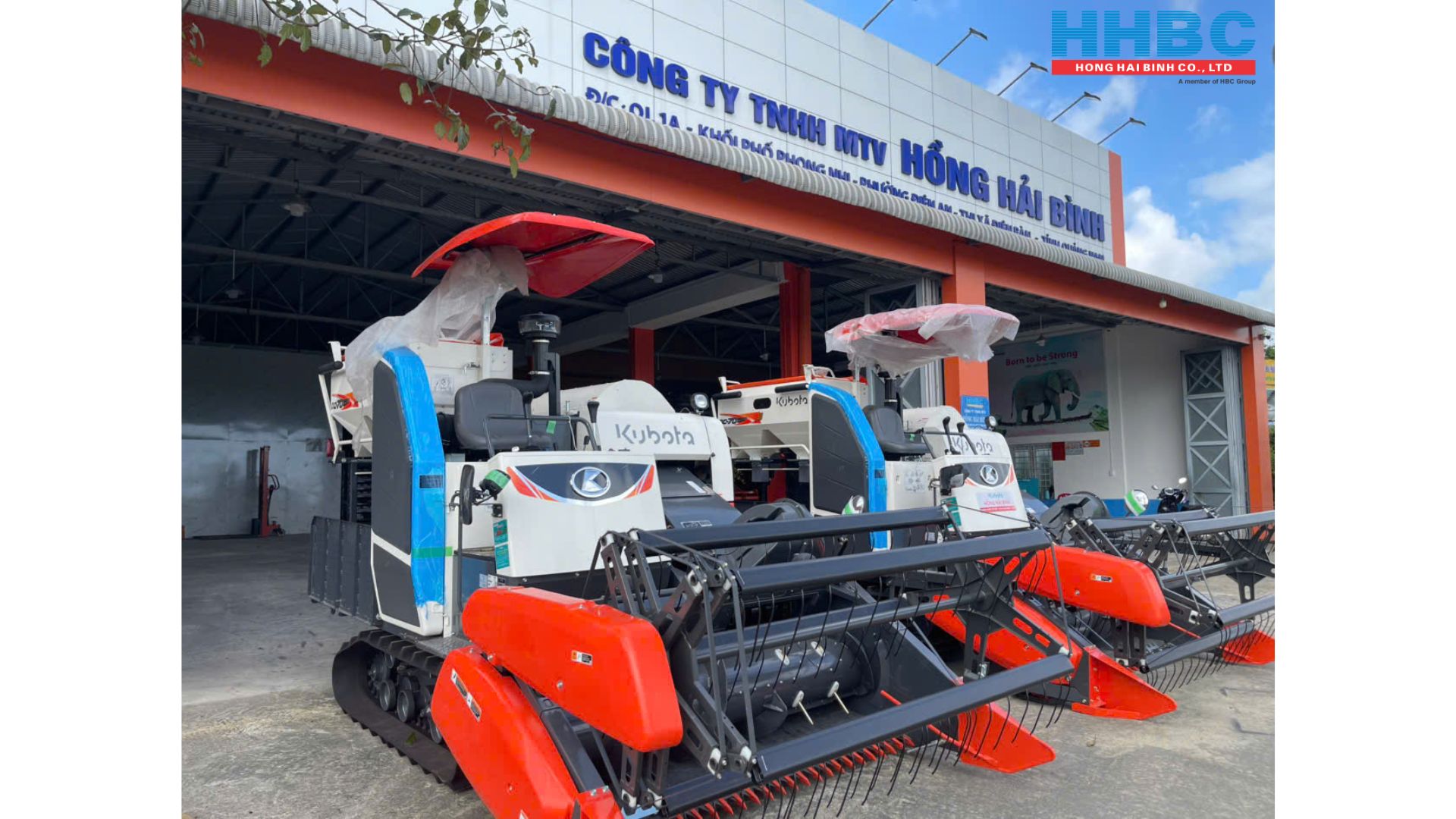 Máy gặt Kubota DC70PRO tại Hồng Hải Bình
