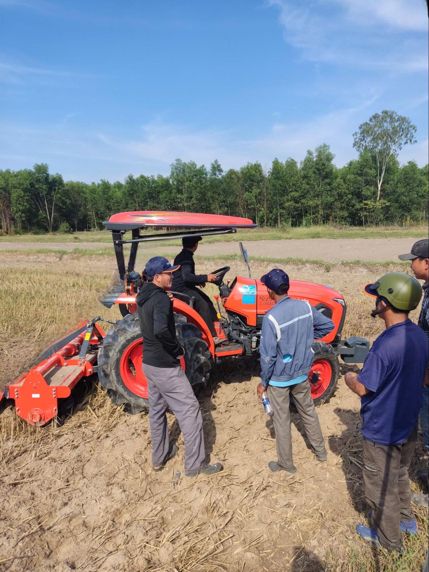 Người dùng chạy thực tế máy kéo Kubota L4028