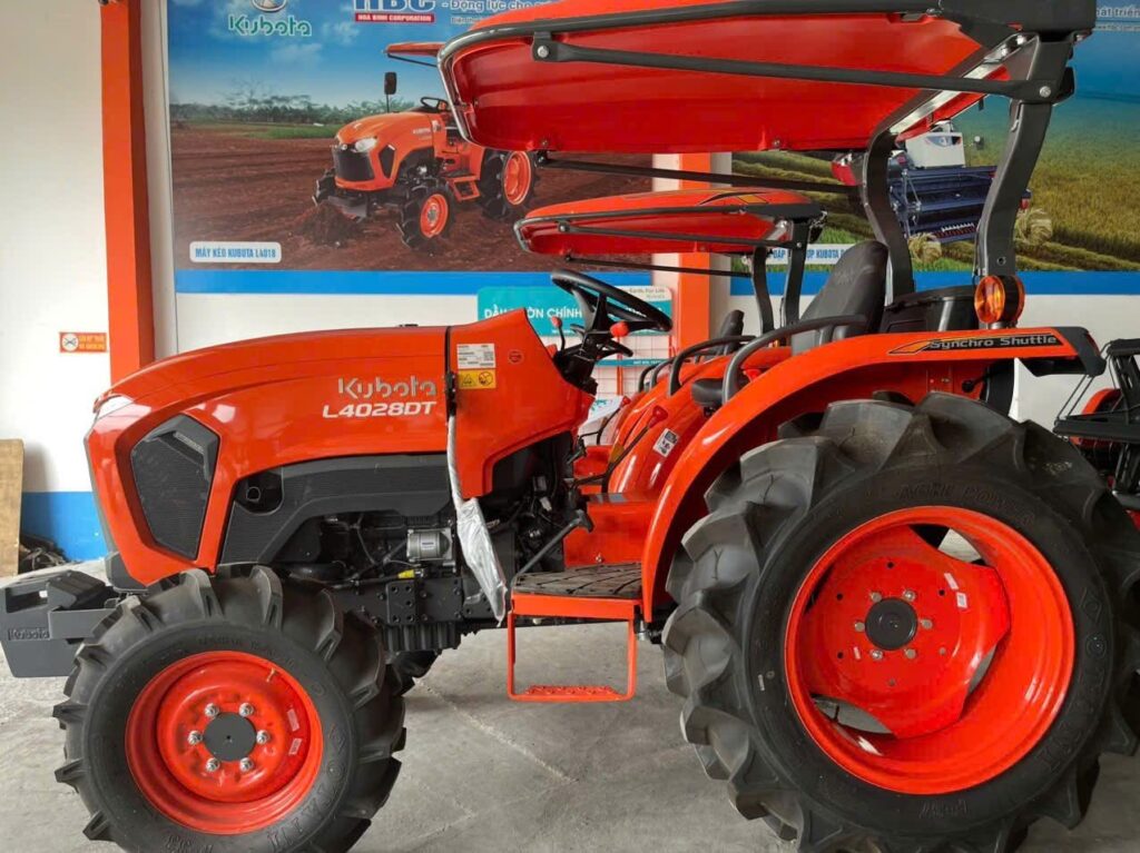 Máy kéo Kubota L4028DT tại kho Hồng Hải Bình