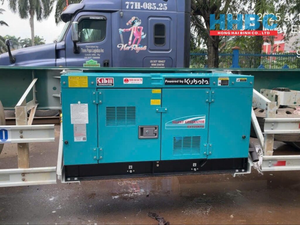 Hình ảnh máy phát điện xe container EXT25KFD được lắp bên hông xe của khách hàng)