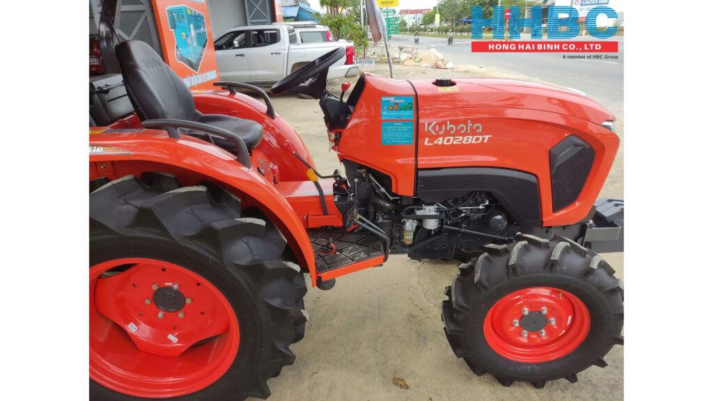Máy kéo nông nghiệp Kubota L4028DT tại HHBC