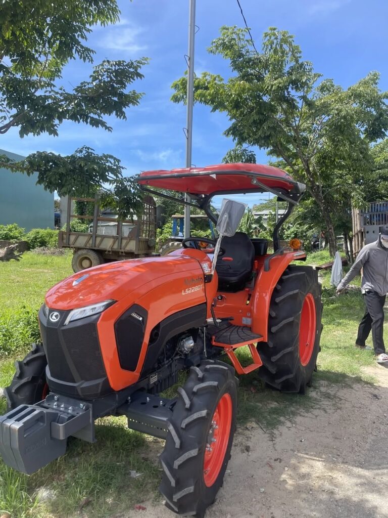 Hình ảnh máy kéo Kubota L5228DT phù hợp với diện tích đất canh tác vừa